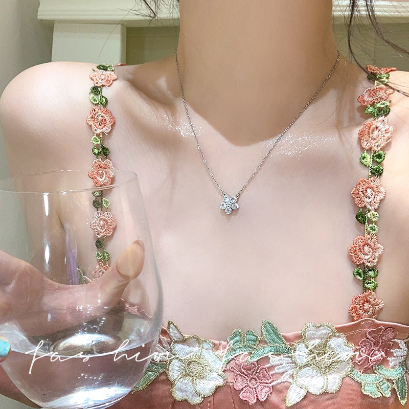 鋯石花朵墜飾項鍊－商品主圖｜https://igowo.tw/