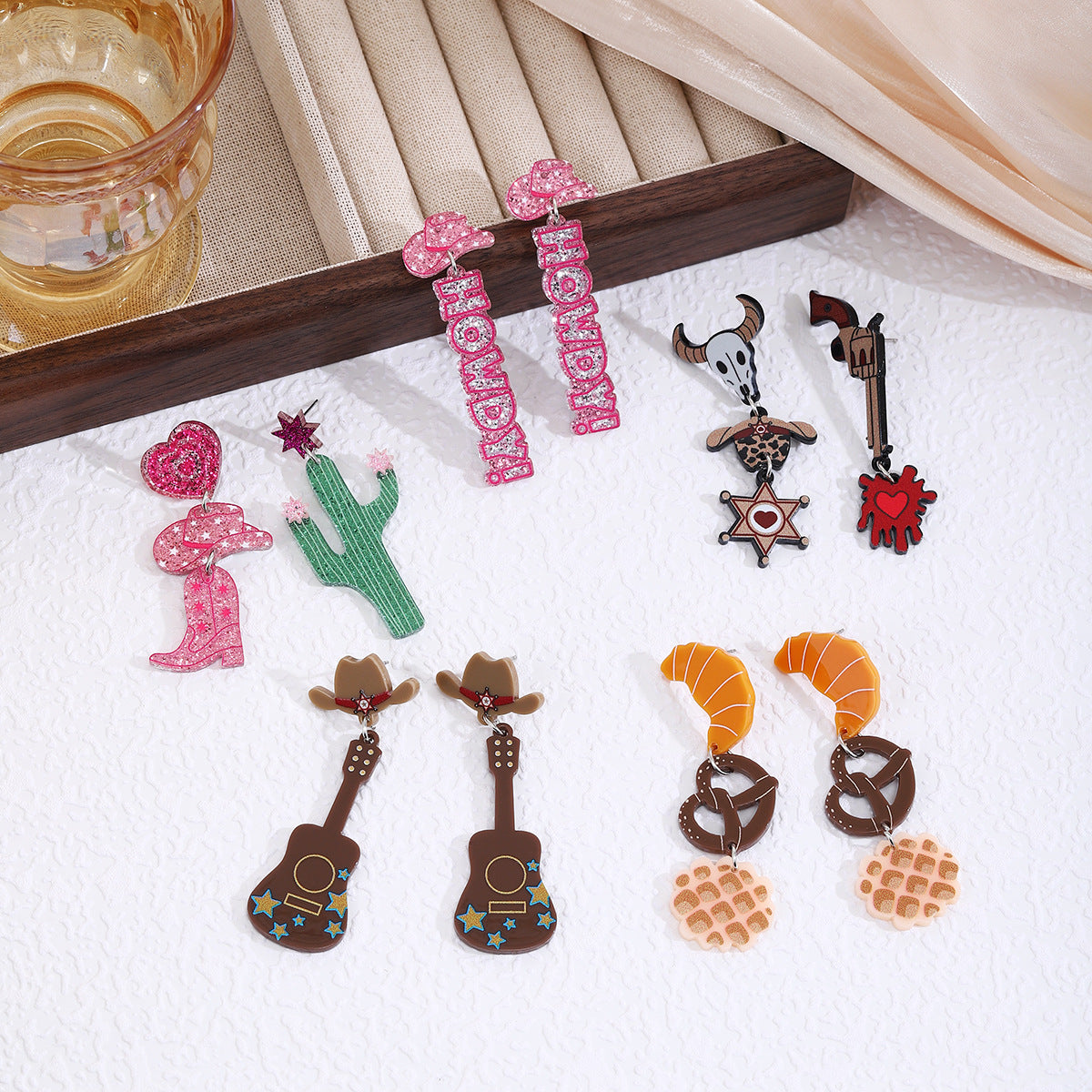 壓克力卡通耳墜－商品主圖｜https://igowo.tw/