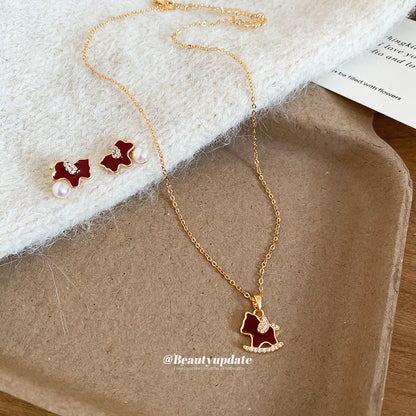 鋯石小馬項鍊耳環組－項鍊-金色-紅色（真金電鍍）款實拍｜https://igowo.tw/
