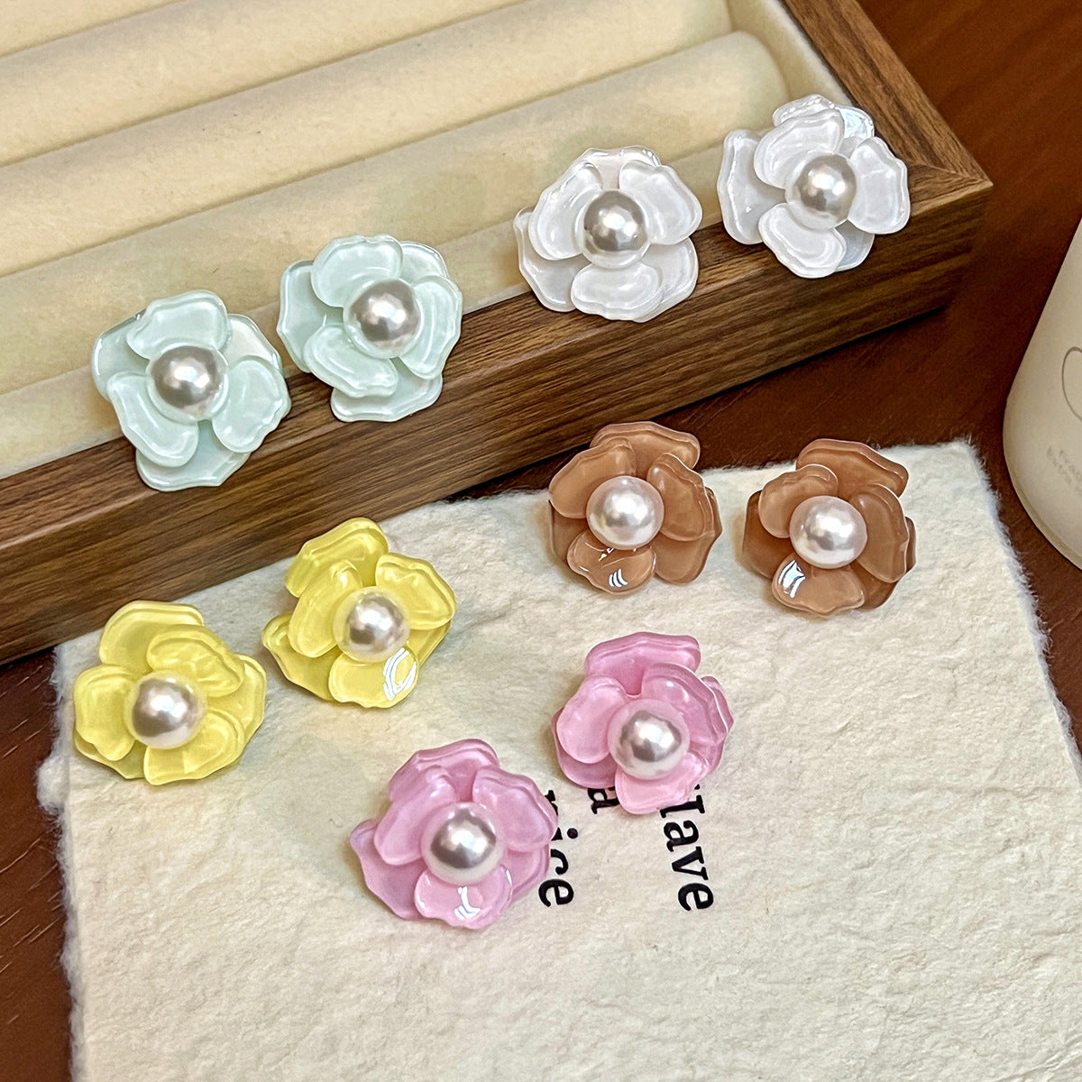 彩色珍珠花朵簡約耳釘－/粉色款實拍｜https://igowo.tw/