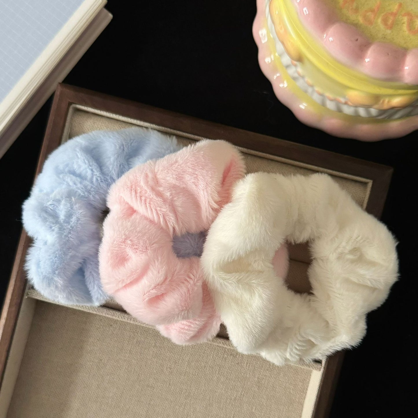 繽紛絨面大腸圈髮圈－商品主圖｜https://igowo.tw/