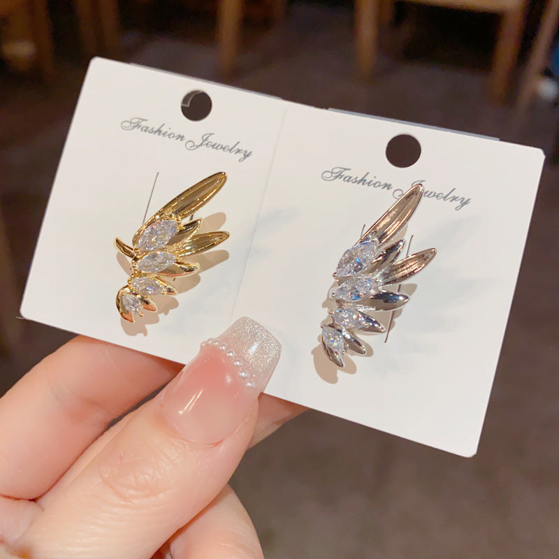 金屬翅膀鑲鑽耳夾－商品主圖｜https://igowo.tw/