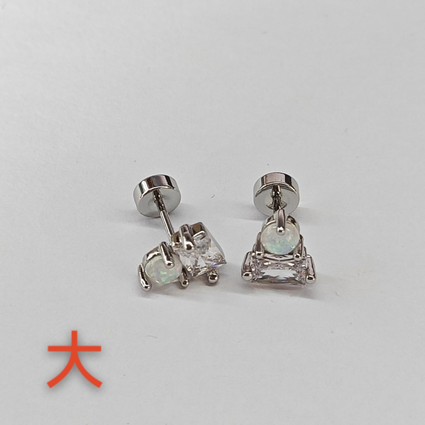 金色鋯石星星簡約耳釘－細節特寫8｜https://igowo.tw/