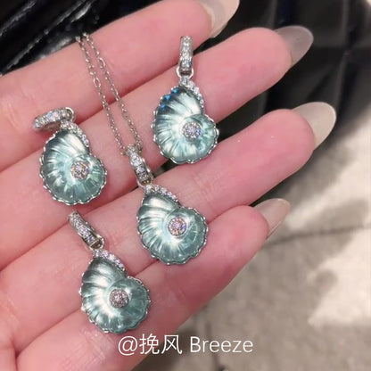 綠色鋯石貝殼微鑲耳釘－商品主圖｜https://igowo.tw/