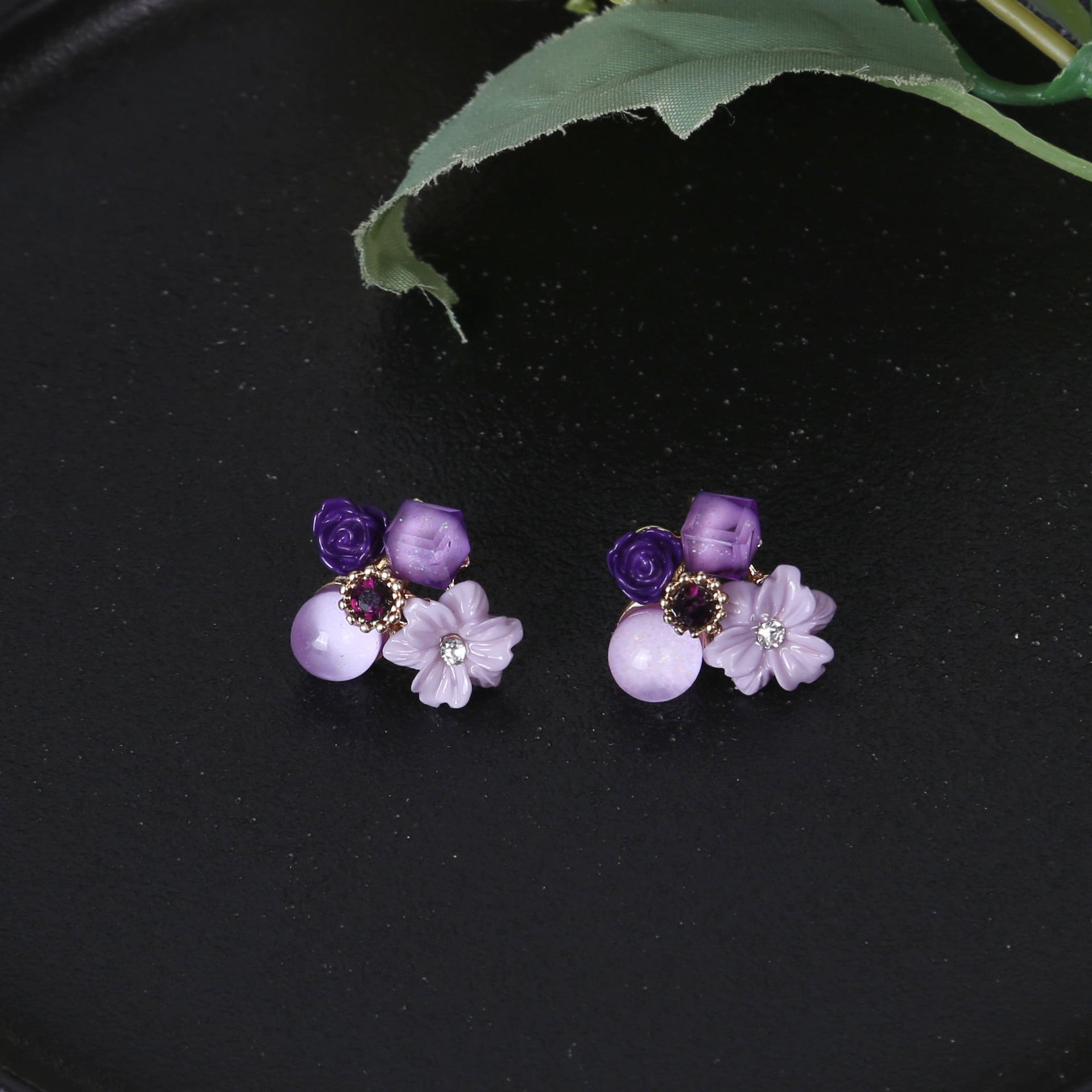 貓眼石花朵鑲鑽耳環－商品主圖｜https://igowo.tw/