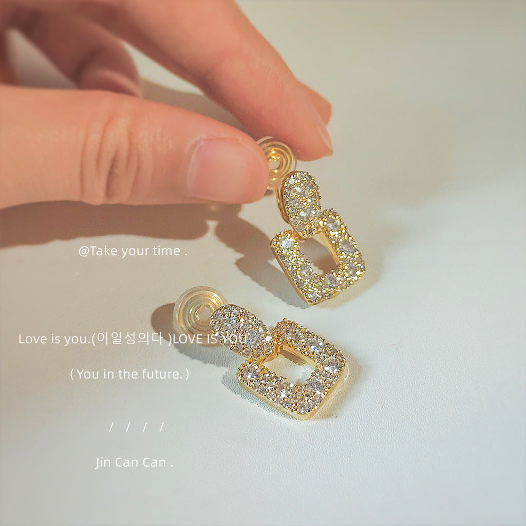 鋯石方形微鑲耳夾－商品主圖｜https://igowo.tw/