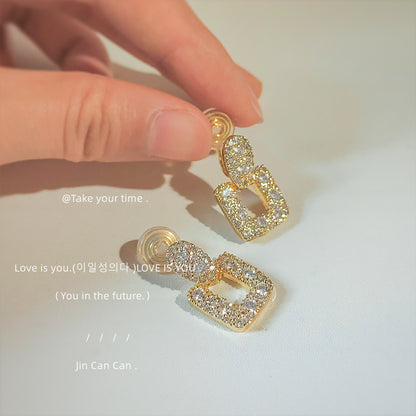 鋯石方形微鑲耳夾－商品主圖｜https://igowo.tw/