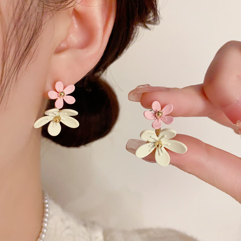 花朵簡約耳環－第二視角實拍｜https://igowo.tw/