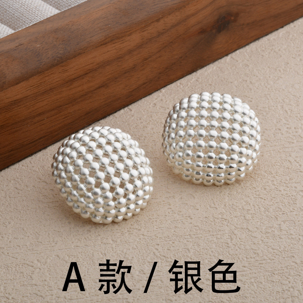 圓珠鏤空復古耳釘