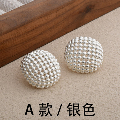 圓珠鏤空復古耳釘