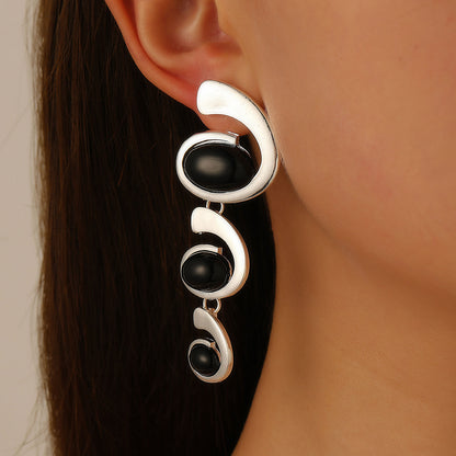 橢圓鑲鑽耳釘－商品主圖｜https://igowo.tw/