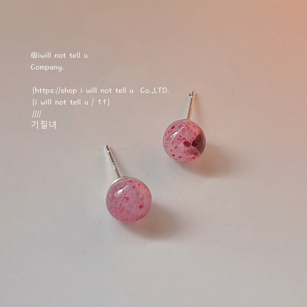 銀針草莓小巧簡約耳釘－商品主圖｜https://igowo.tw/