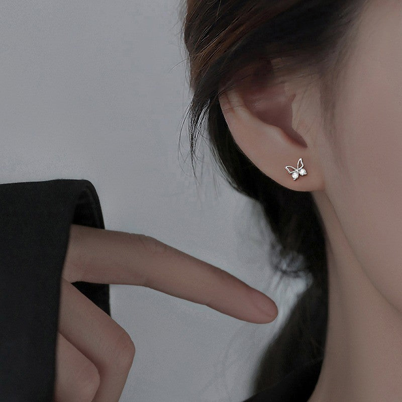 S925彩色鋯石愛心耳釘－透明單個款細節｜https://igowo.tw/