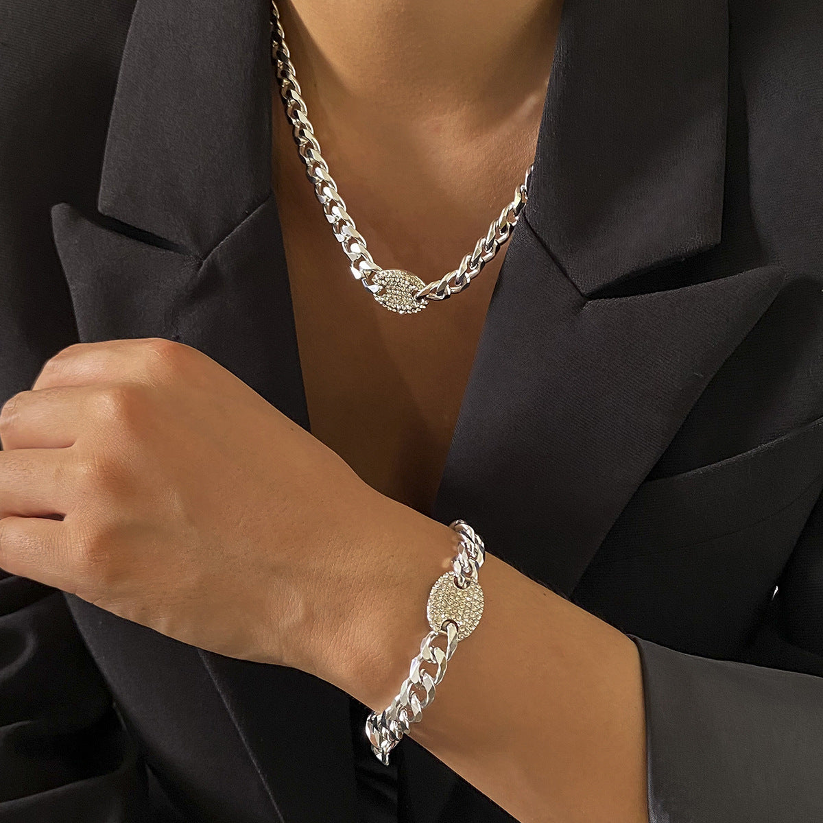 鋯石鏈條幾何復古項鍊－商品主圖｜https://igowo.tw/