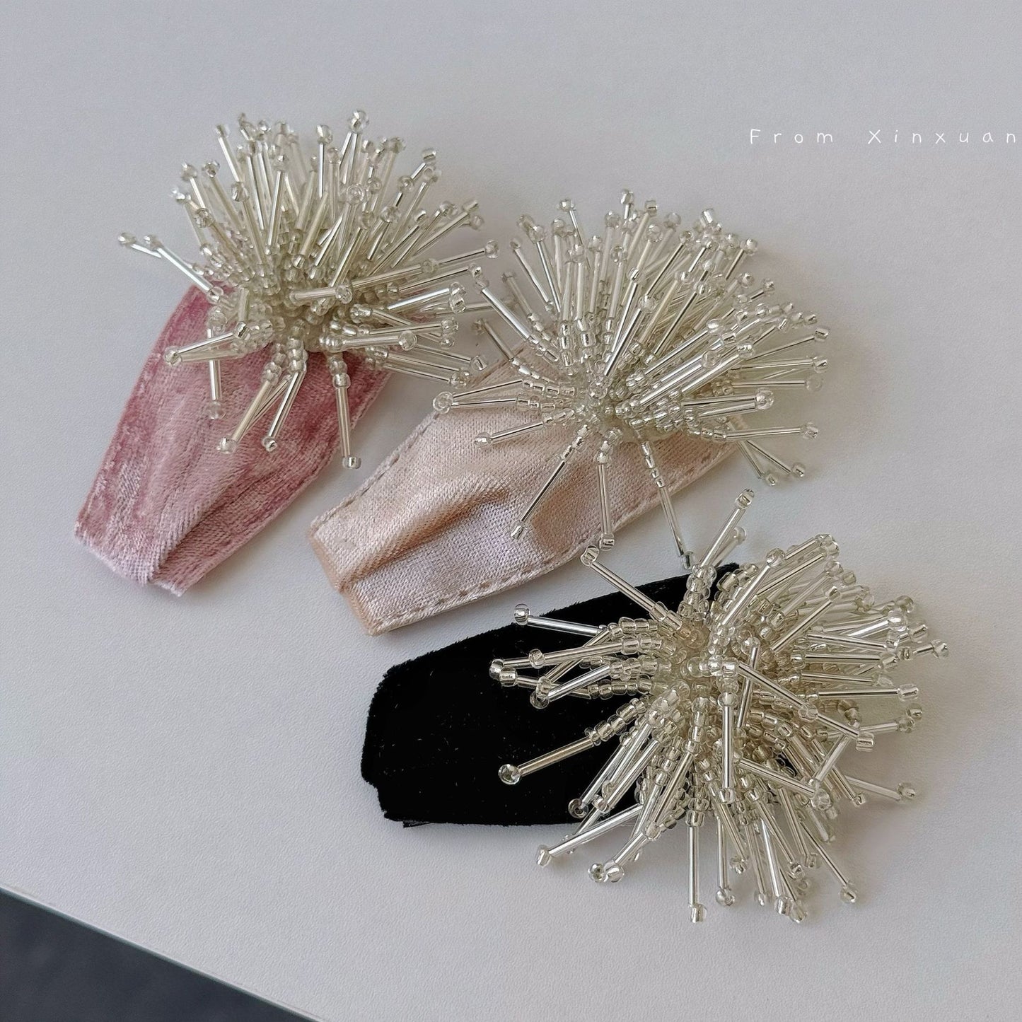 粉色串珠絨面髮夾－商品主圖｜https://igowo.tw/