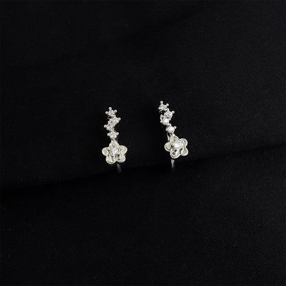 金色鋯石蝴蝶微鑲耳夾－細節特寫14｜https://igowo.tw/