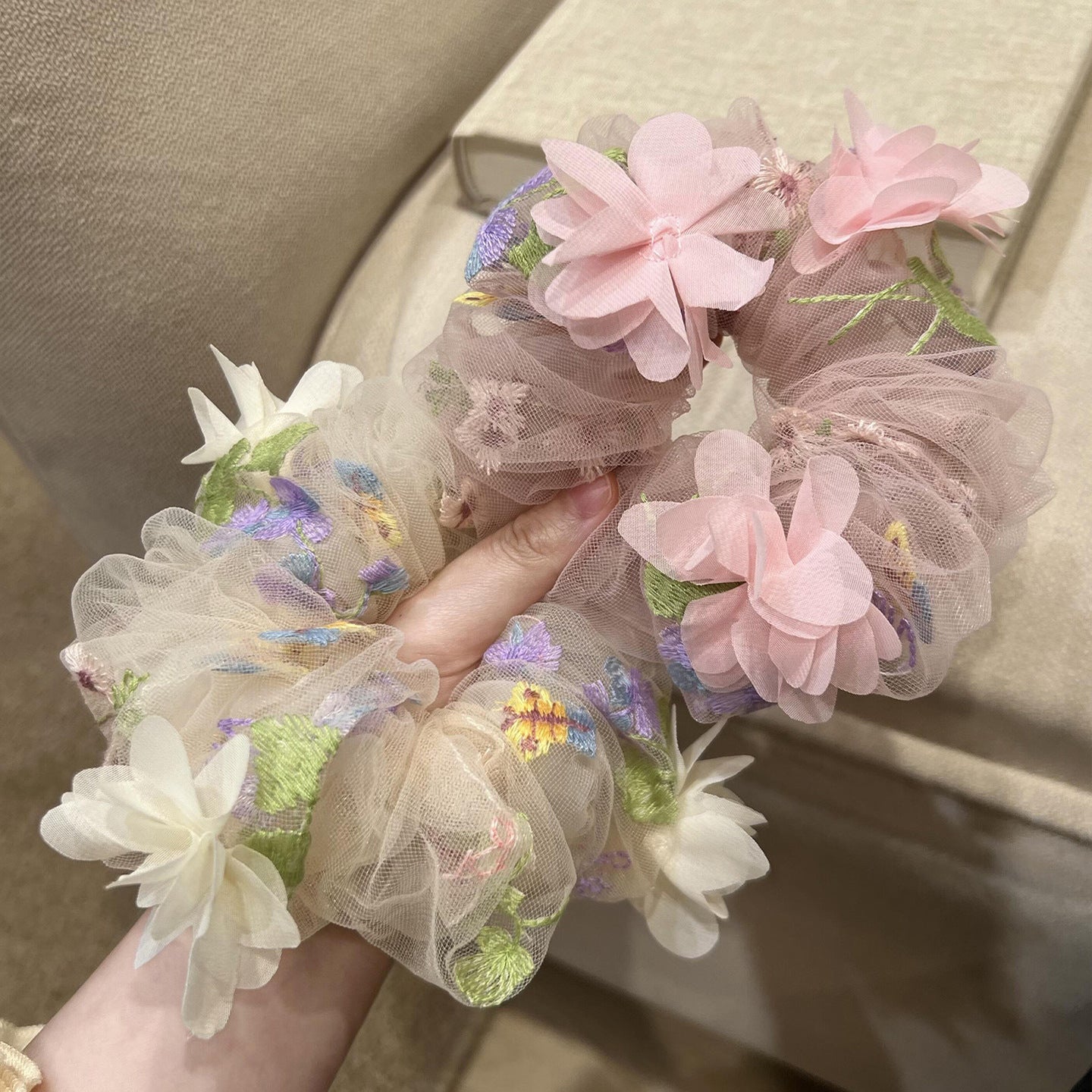網紗大腸圈刺繡髮圈－商品主圖｜https://igowo.tw/