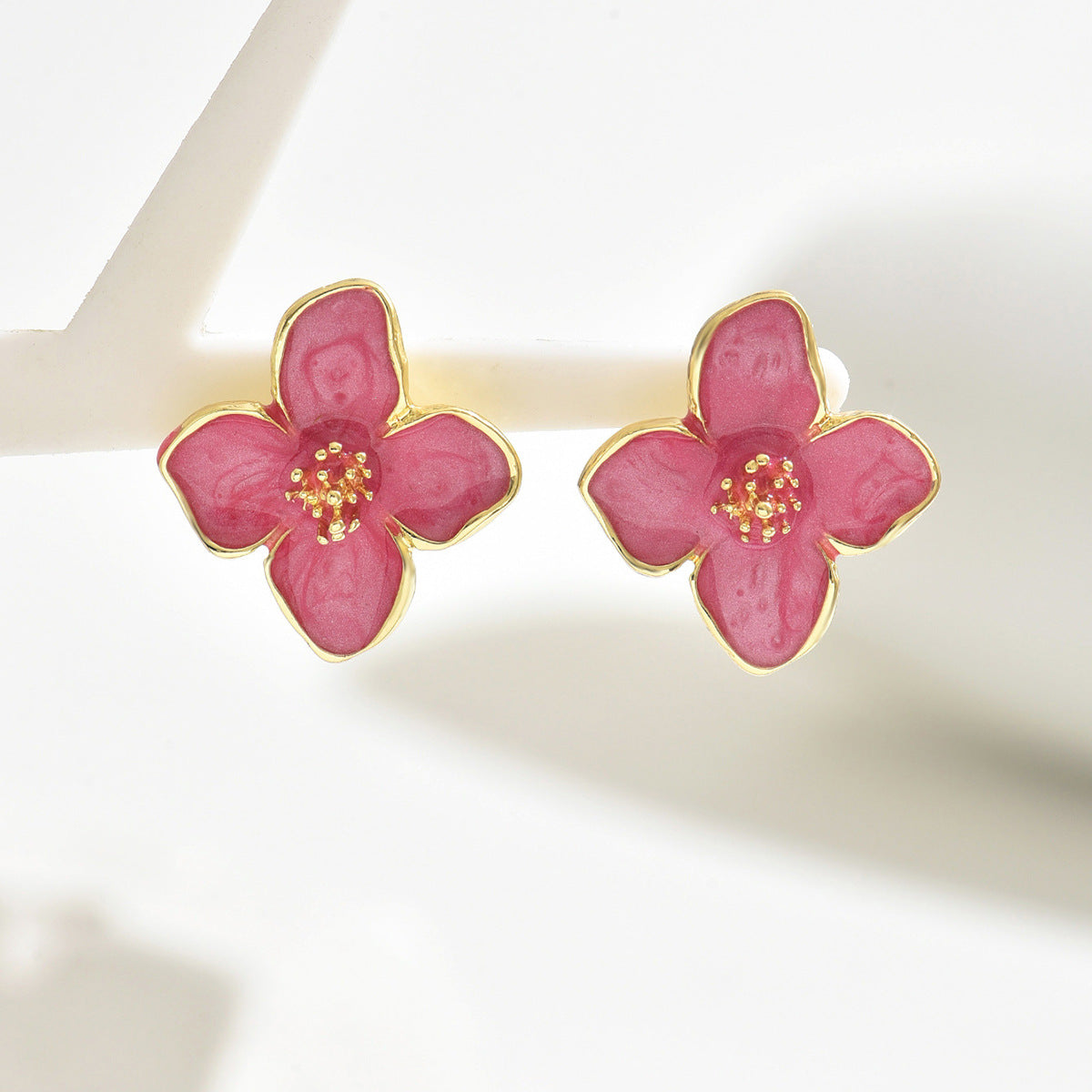 花朵簡約耳環－細節特寫1｜https://igowo.tw/
