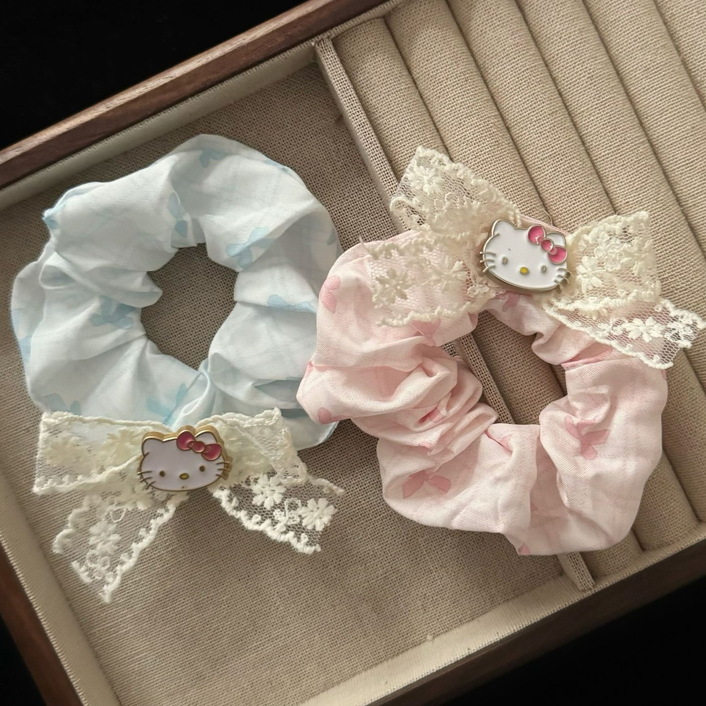蕾絲貓咪蝴蝶結髮圈－商品主圖｜https://igowo.tw/