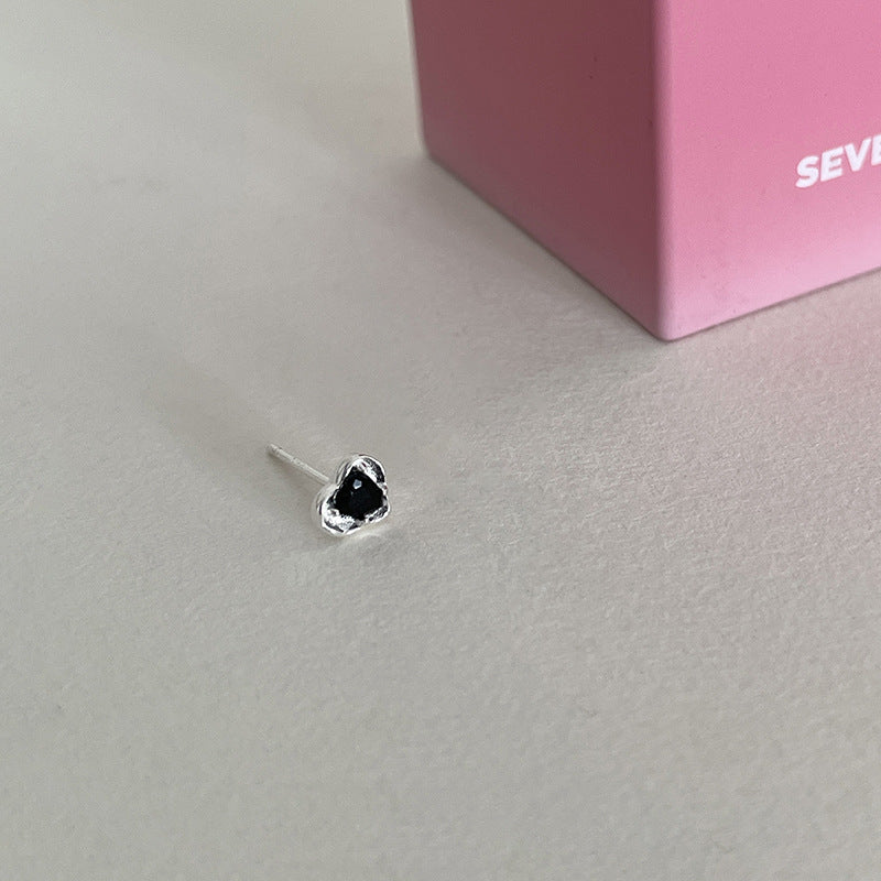 S925彩色鋯石愛心耳釘－細節特寫25｜https://igowo.tw/