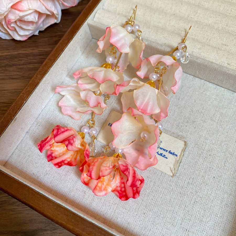 藍色愛心花朵流蘇耳釘－細節特寫7｜https://igowo.tw/