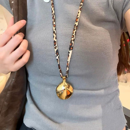 皮繩愛心星星墜飾項鍊－項鍊-銀色-白色蝴蝶結款細節｜https://igowo.tw/