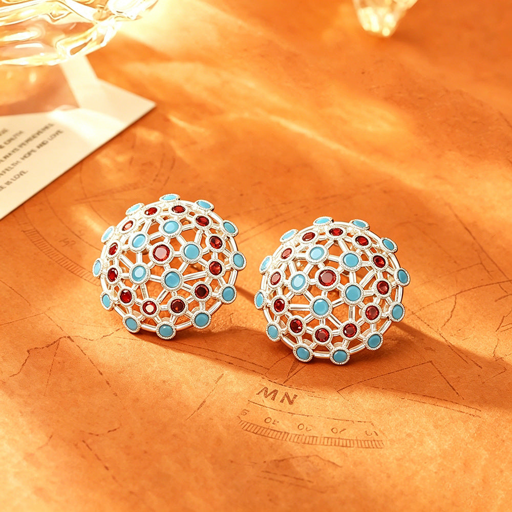 彩色鋯石圓形鏤空耳釘－第二視角實拍｜https://igowo.tw/