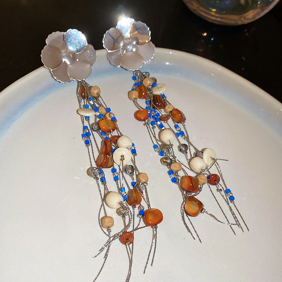 樹脂蝴蝶花朵鑲鑽耳環－細節特寫7｜https://igowo.tw/