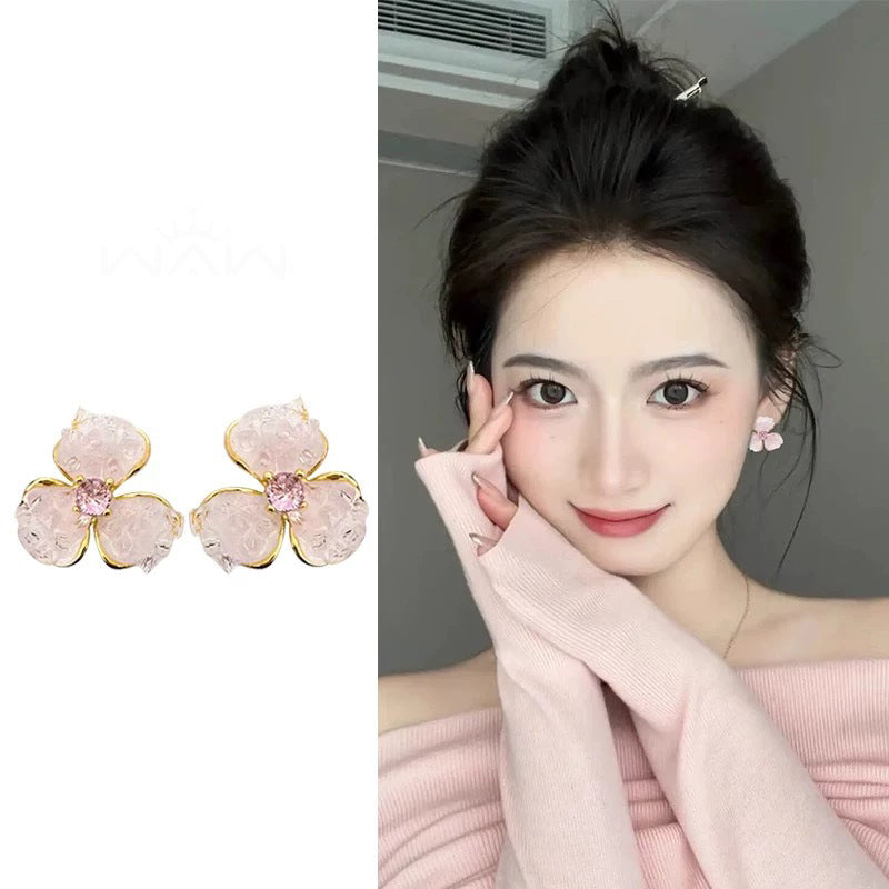 粉色水晶花朵耳環－商品主圖｜https://igowo.tw/