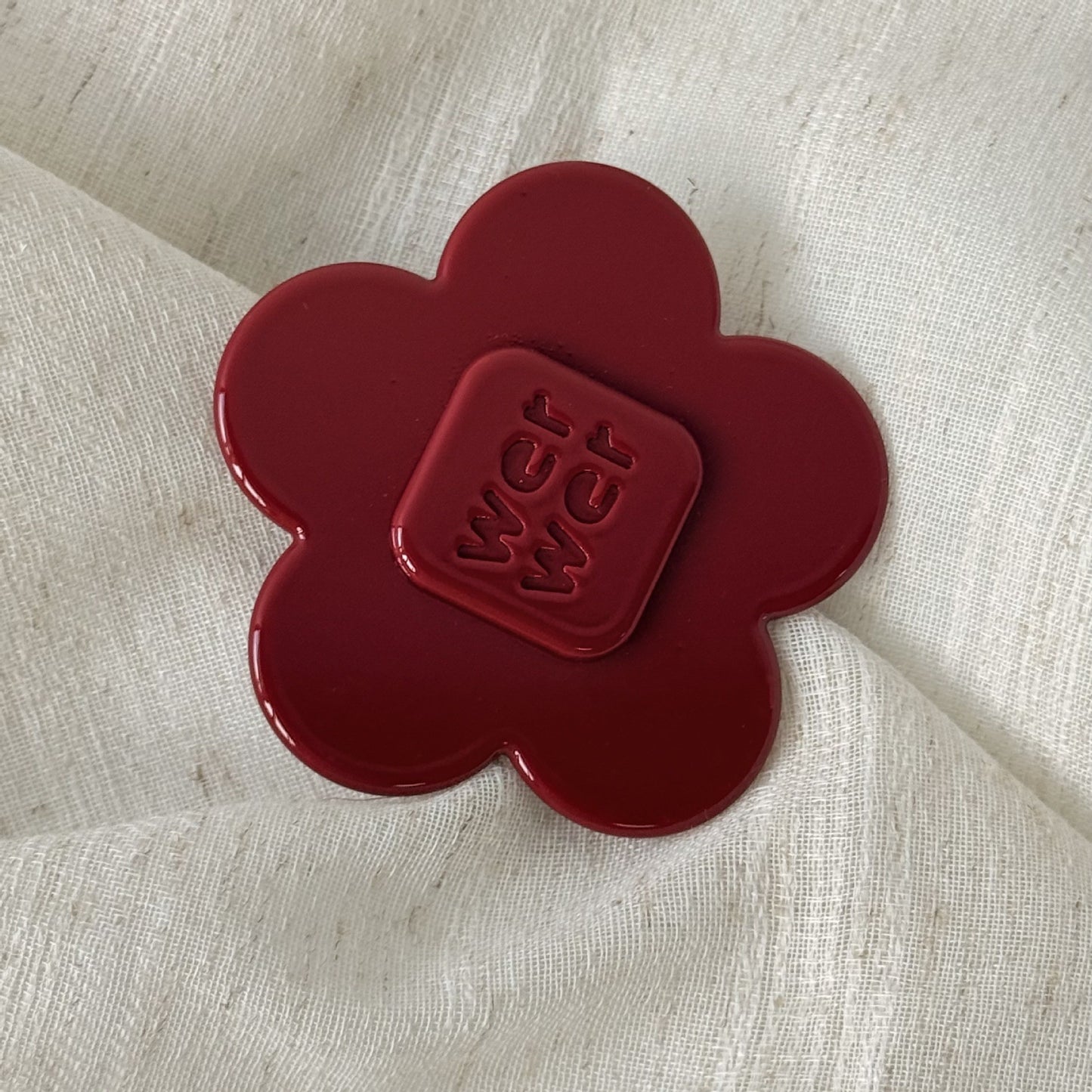 蝴蝶結字母髮夾－小號紅色花朵款細節｜https://igowo.tw/
