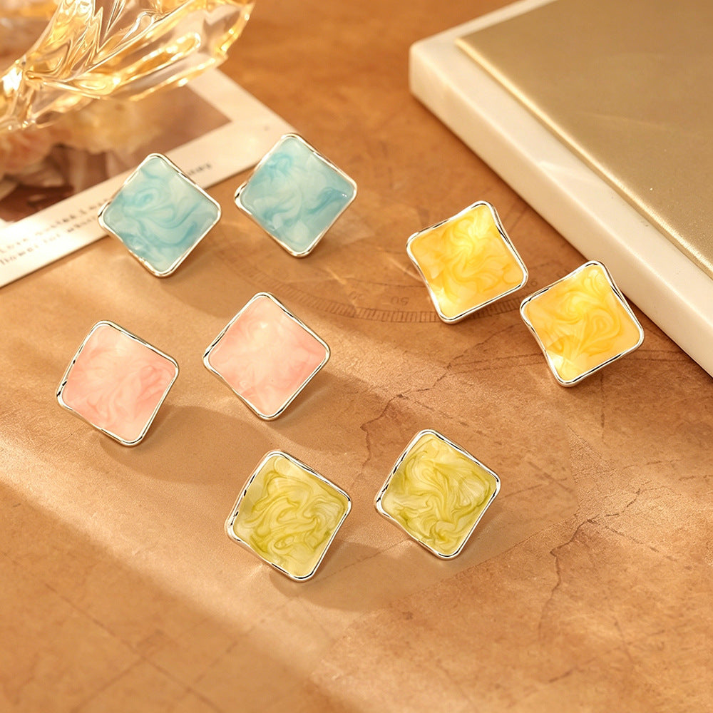 彩色琺瑯菱形簡約耳釘－商品主圖｜https://igowo.tw/
