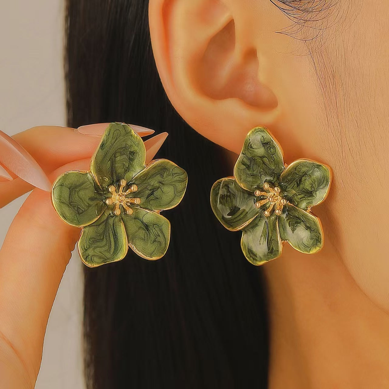 琺瑯花朵耳環－細節特寫4｜https://igowo.tw/