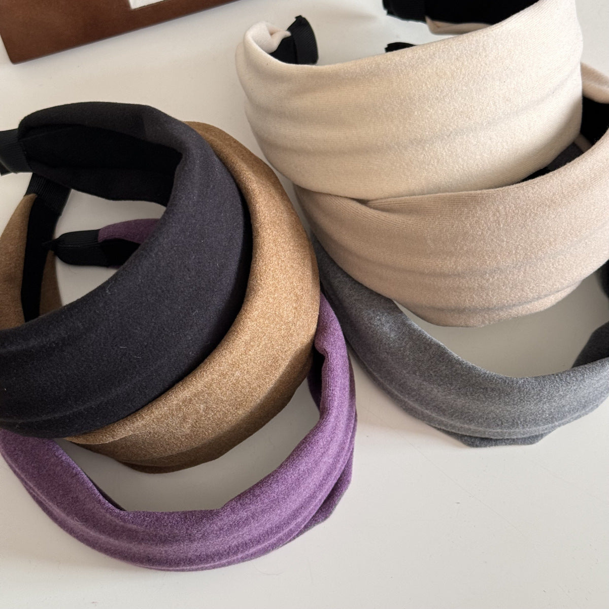 寬版復古髮箍－舒服寬髮箍-咖色款細節｜https://igowo.tw/