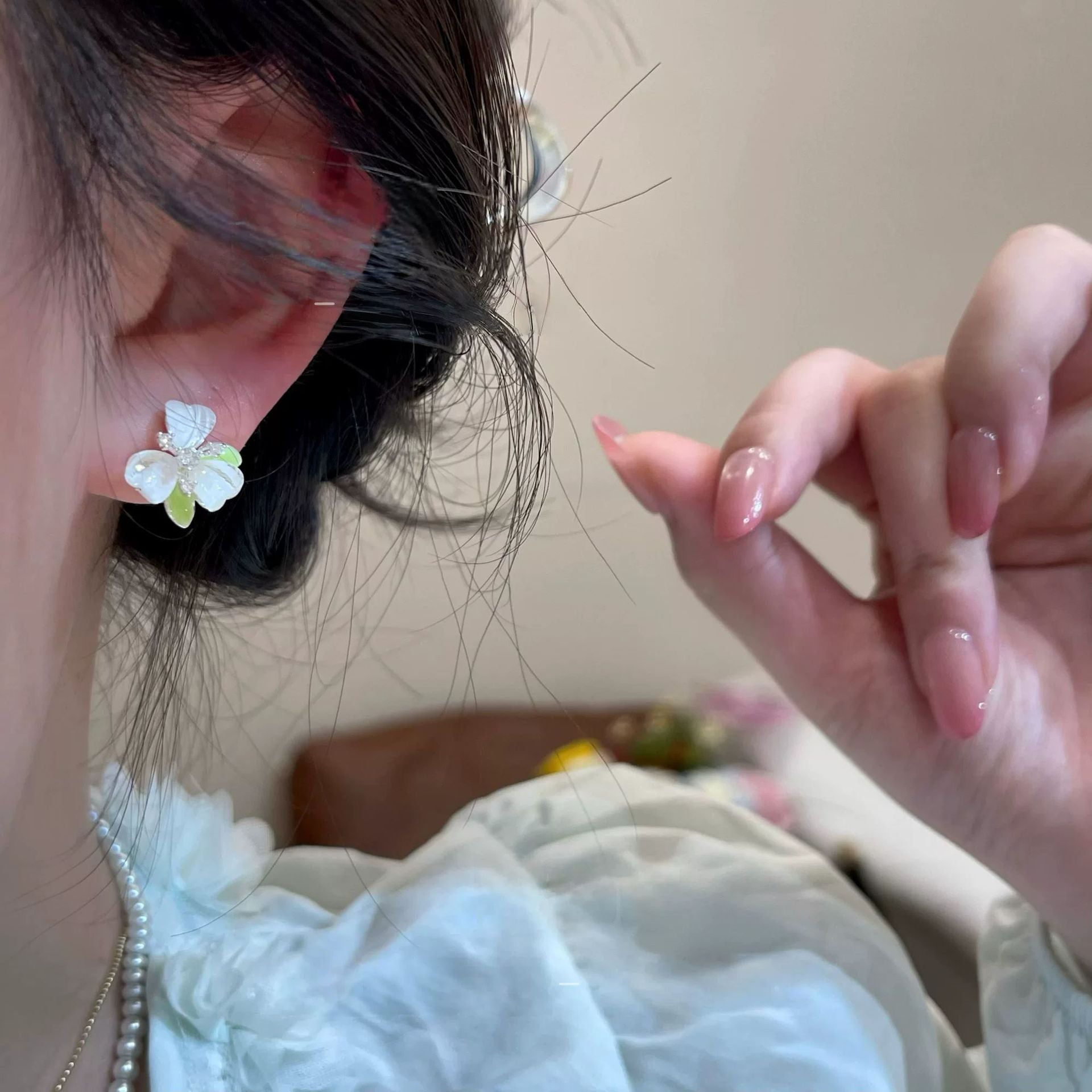 花朵小巧耳釘－商品主圖｜https://igowo.tw/