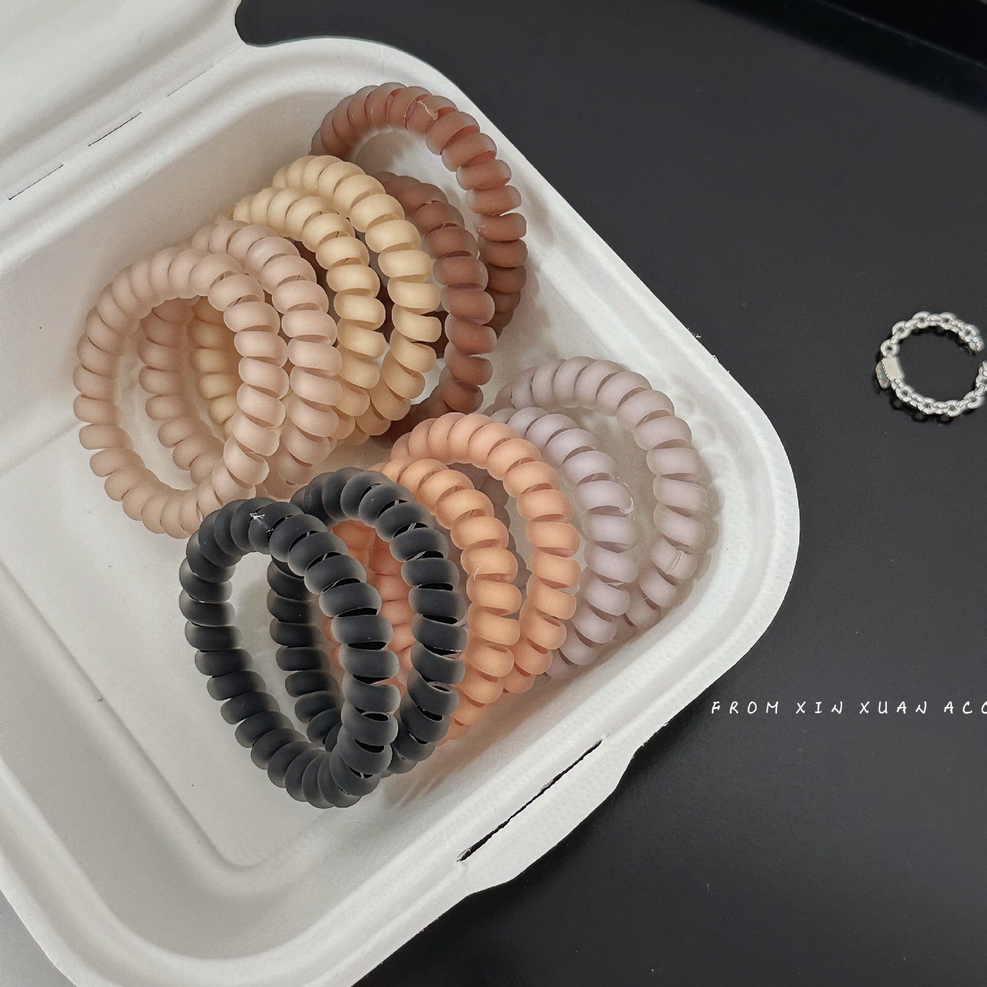 彈力繩磨砂簡約髮圈－商品主圖｜https://igowo.tw/