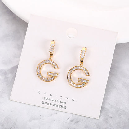 S925鋯石字母簡約耳釘－商品主圖｜https://igowo.tw/