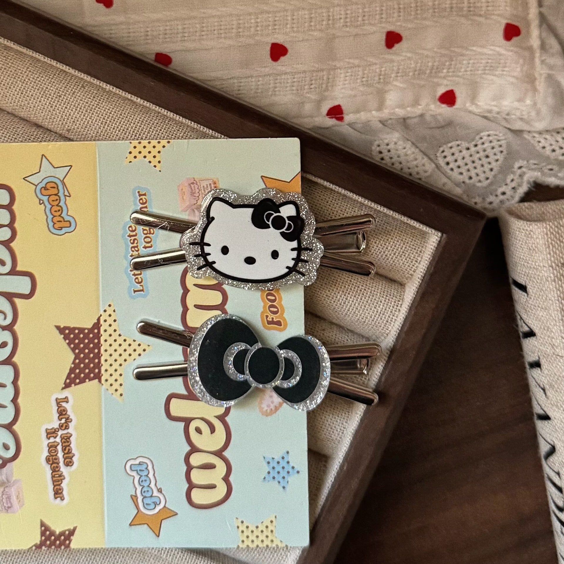 黑色貓咪領結髮夾－商品主圖｜https://igowo.tw/