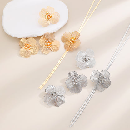 金色花朵復古耳釘－細節特寫1｜https://igowo.tw/