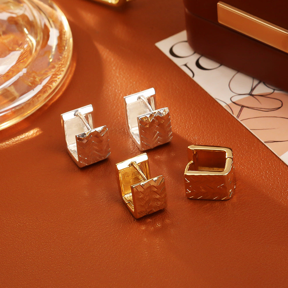 金色方形簡約耳環－商品主圖｜https://igowo.tw/