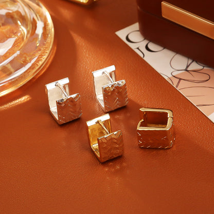 金色方形簡約耳環－商品主圖｜https://igowo.tw/