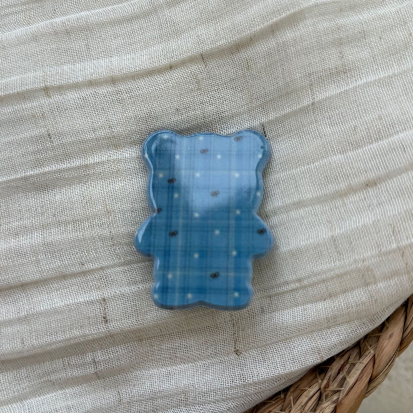 波點小熊髮夾－藍色格紋款細節｜https://igowo.tw/