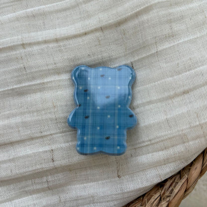 波點小熊髮夾－藍色格紋款細節｜https://igowo.tw/