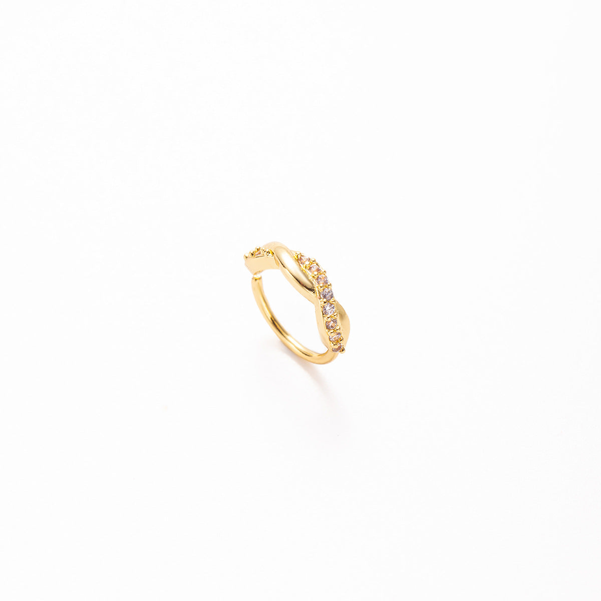 蝴蝶皇冠鑲鑽飾品－細節特寫3｜https://igowo.tw/