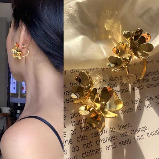 金色金屬花朵復古耳釘－商品主圖｜https://igowo.tw/