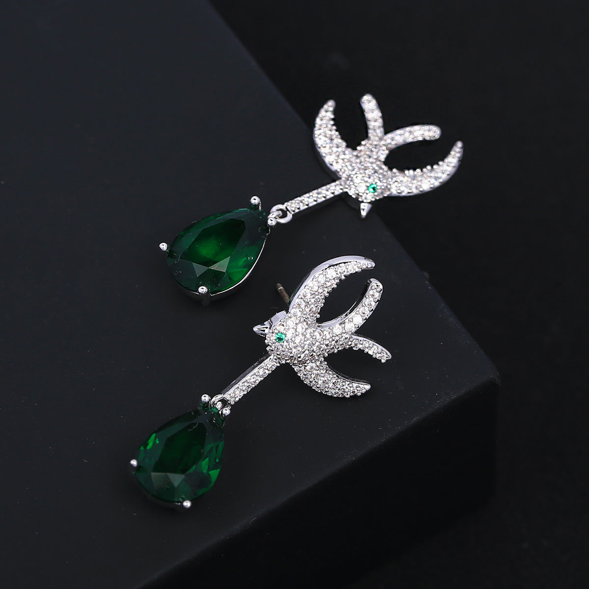 S925鋯石花朵流蘇耳環－白金款實拍｜https://igowo.tw/