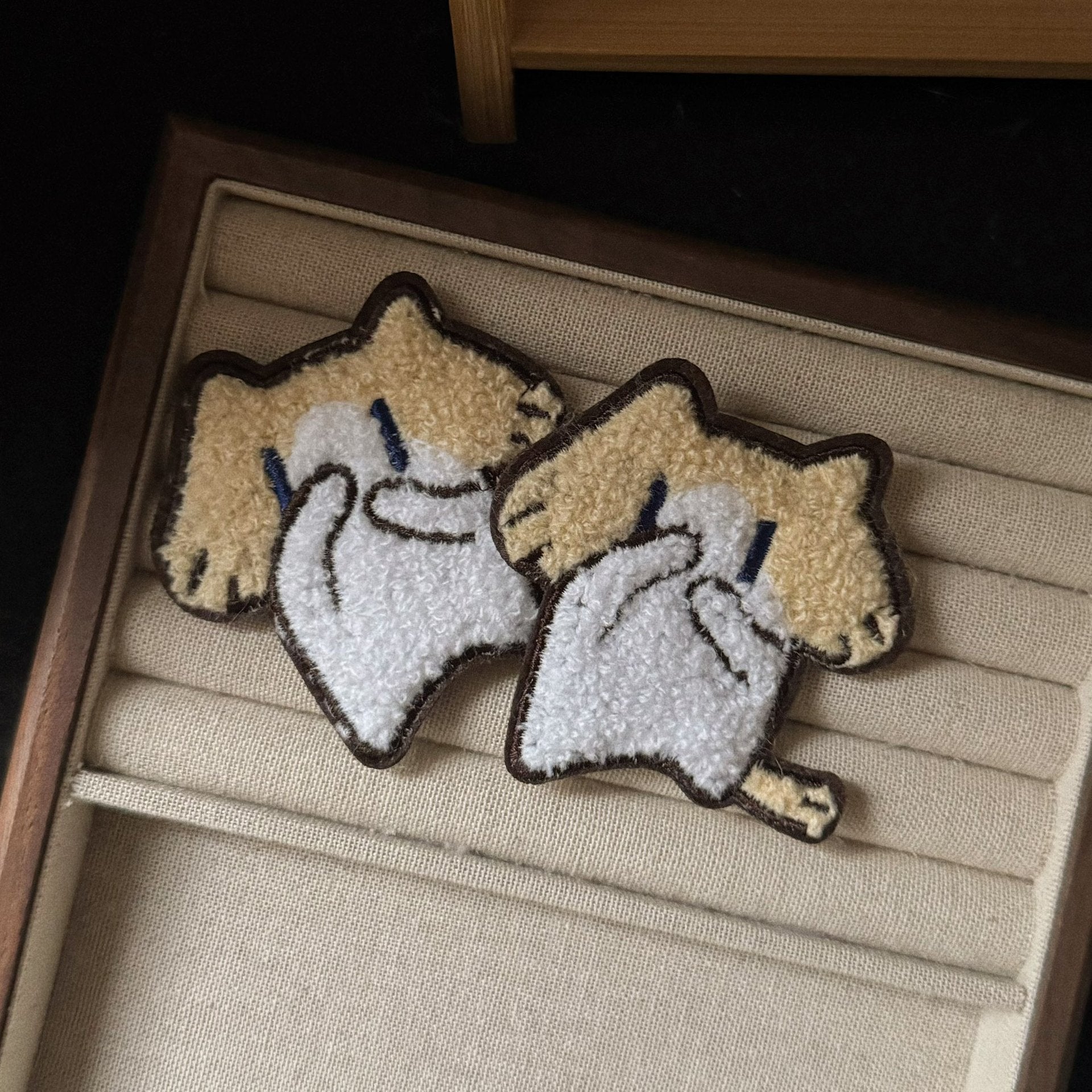 白色貓咪卡通髮夾－商品主圖｜https://igowo.tw/