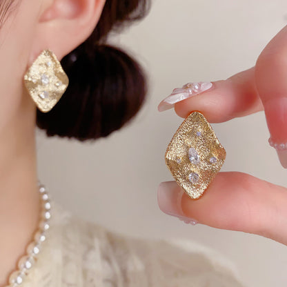 鋯石金屬菱形誇張耳釘－第二視角實拍｜https://igowo.tw/