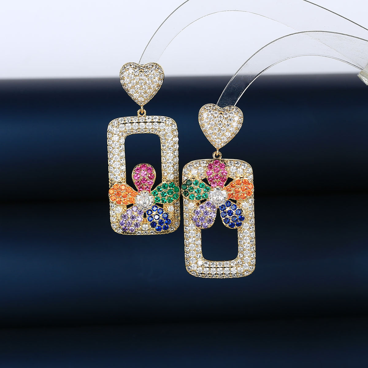 鋯石花朵微鑲耳釘－商品主圖｜https://igowo.tw/