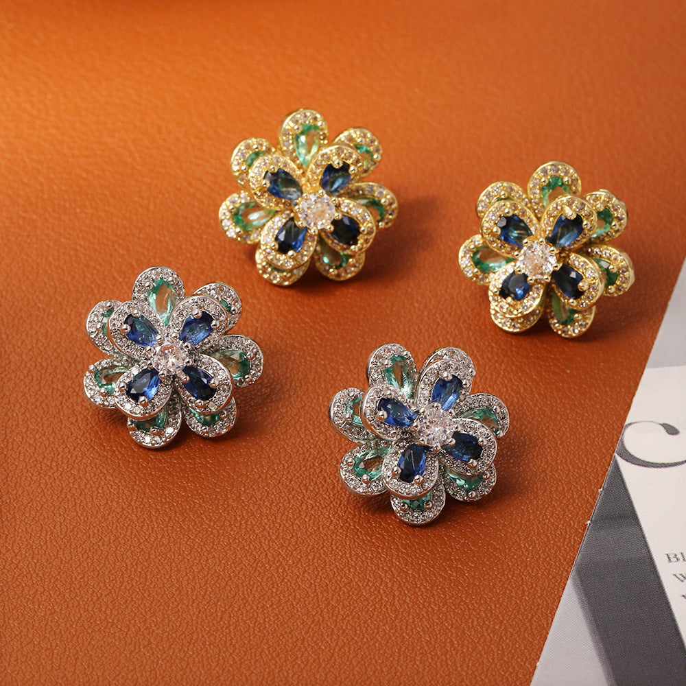 金色鋯石花朵立體耳釘－商品主圖｜https://igowo.tw/