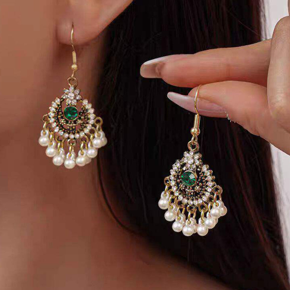 珍珠花朵流蘇鑲鑽耳鉤－商品主圖｜https://igowo.tw/